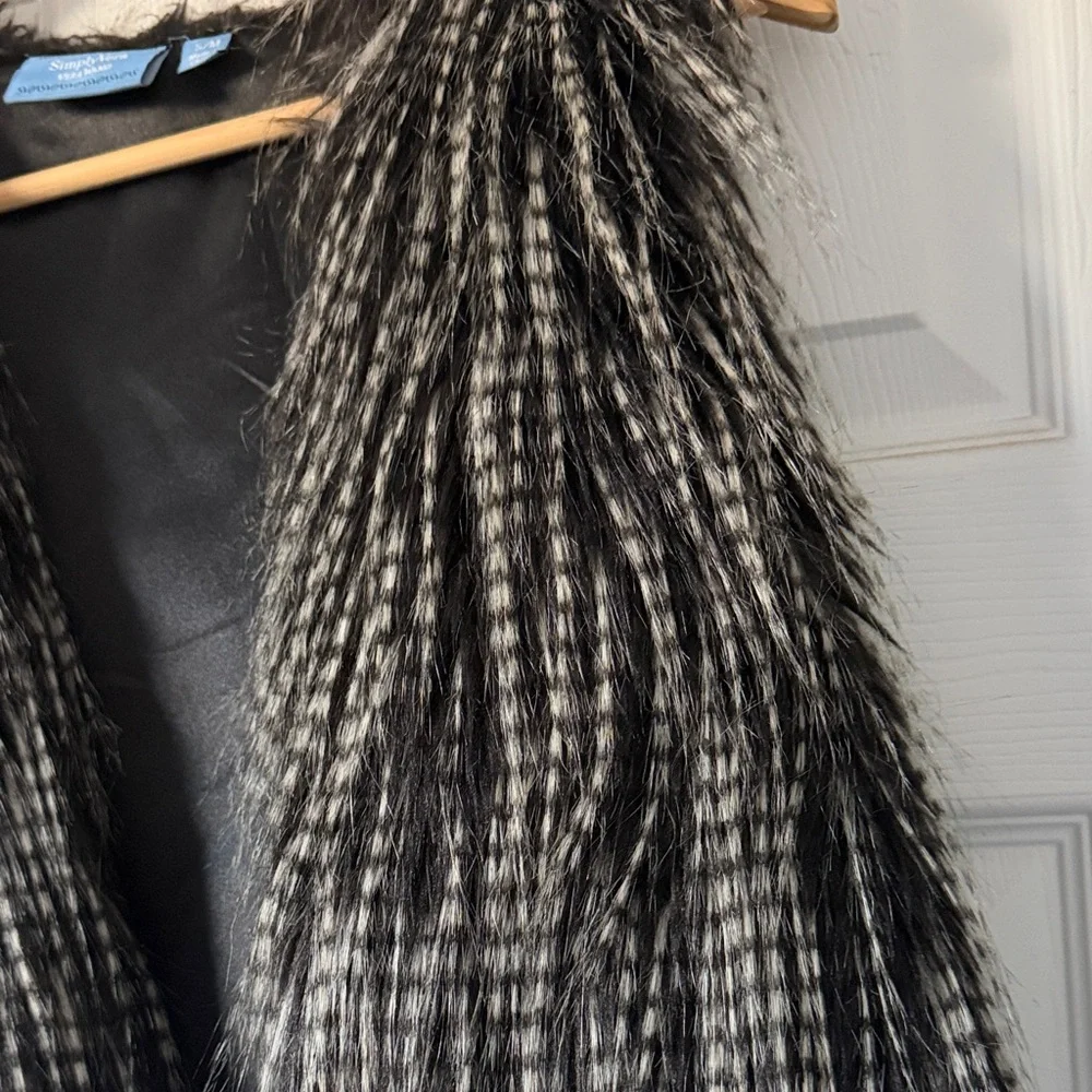 Vera Wang Black and White Faux Fur Vest - Picture 4 of 4